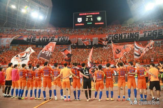 米乐直播官网-中超强队之争：北京人和对决广州恒大