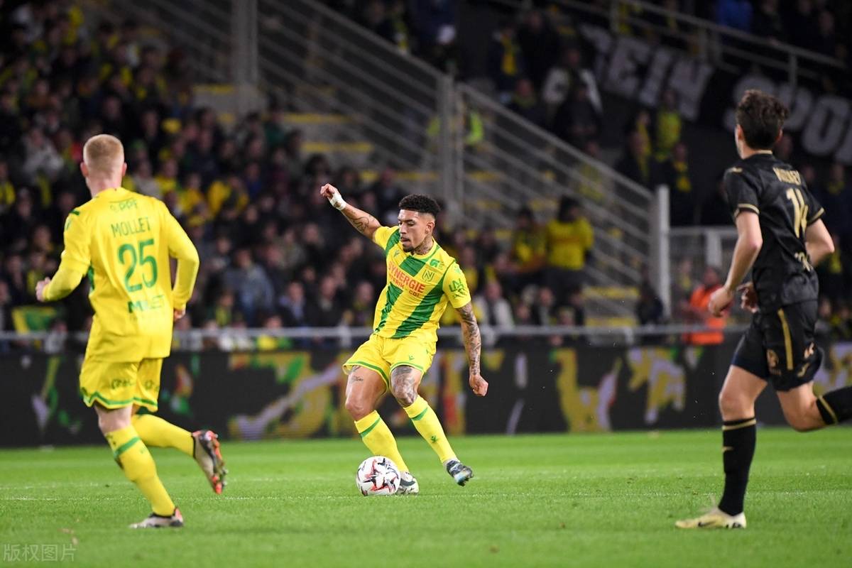 米乐体育网站-迪日纳主场胜阿雅克肖，法甲球队提前发威