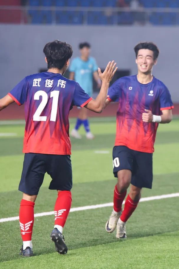 米乐m6登录-足球场上技艺较量，一触即发令人惊艳的简单介绍