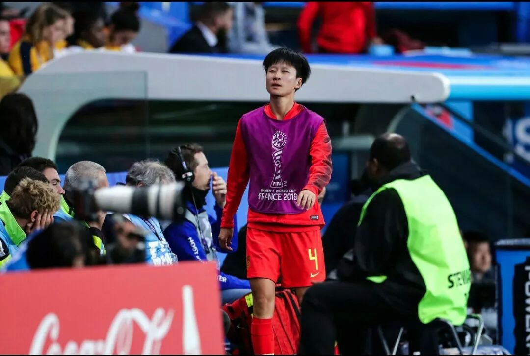 米乐m6官网-南非运动员全力以赴，赢得赞扬