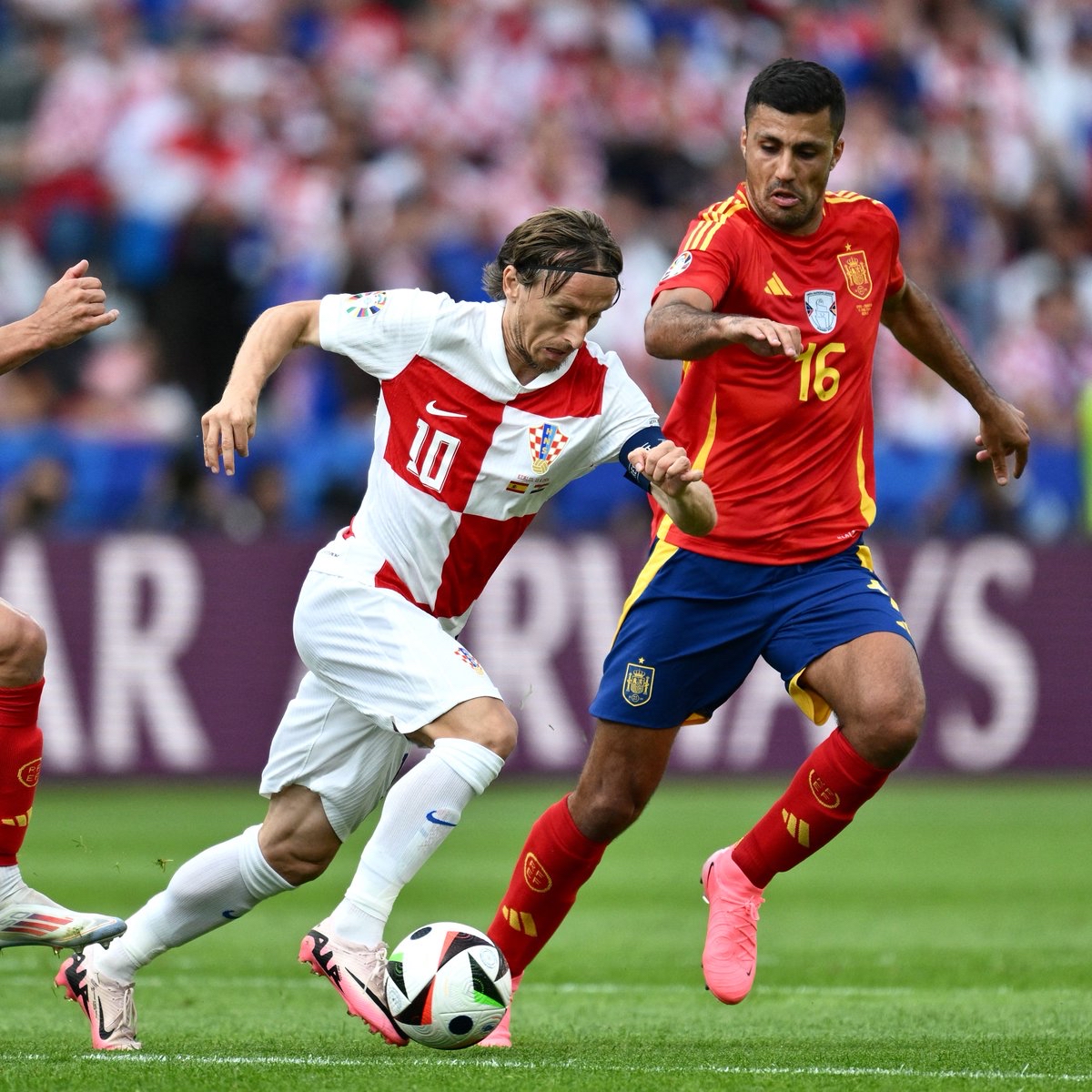 米乐官网-欧洲杯预选赛热火开启，各支实力雄厚球队决胜负激烈的简单介绍